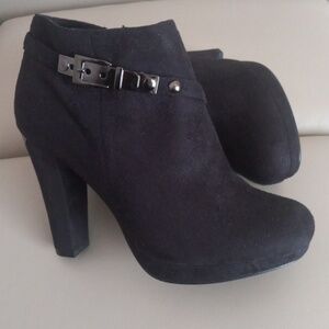 Marbella Black Faux Suede Ankle Booties with Side Zip Size 7.5W NWOT